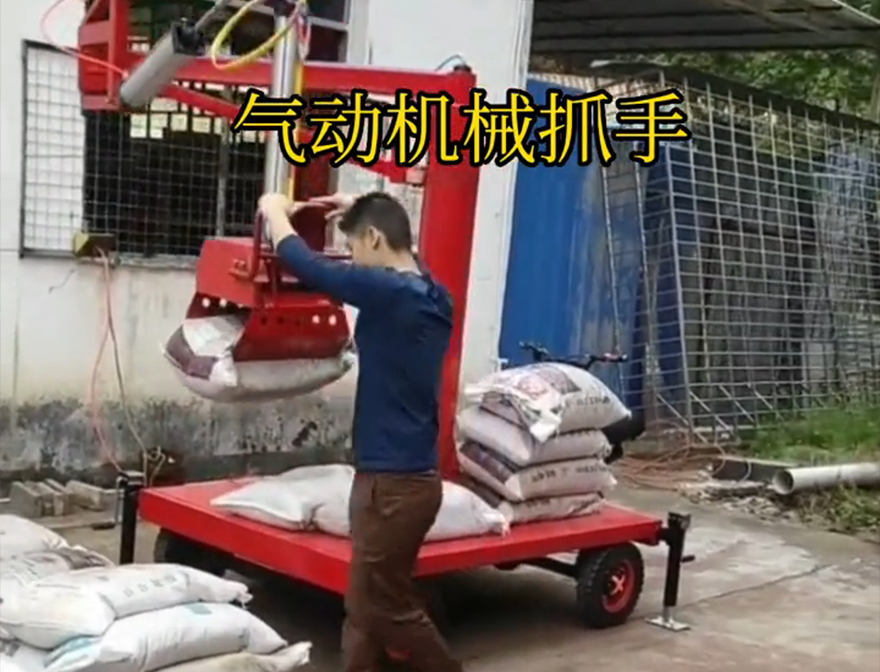 陵水黎族自治县机械抓手青储搬运机缺点液压抓沙操作方便吗机械抓手陵水黎族自治县气动助力机械臂装卸水泥神器